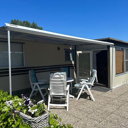 Gezellige Stacaravan Met Groot, Zonnig Terras! Belt-Schutsloot Luaran gambar