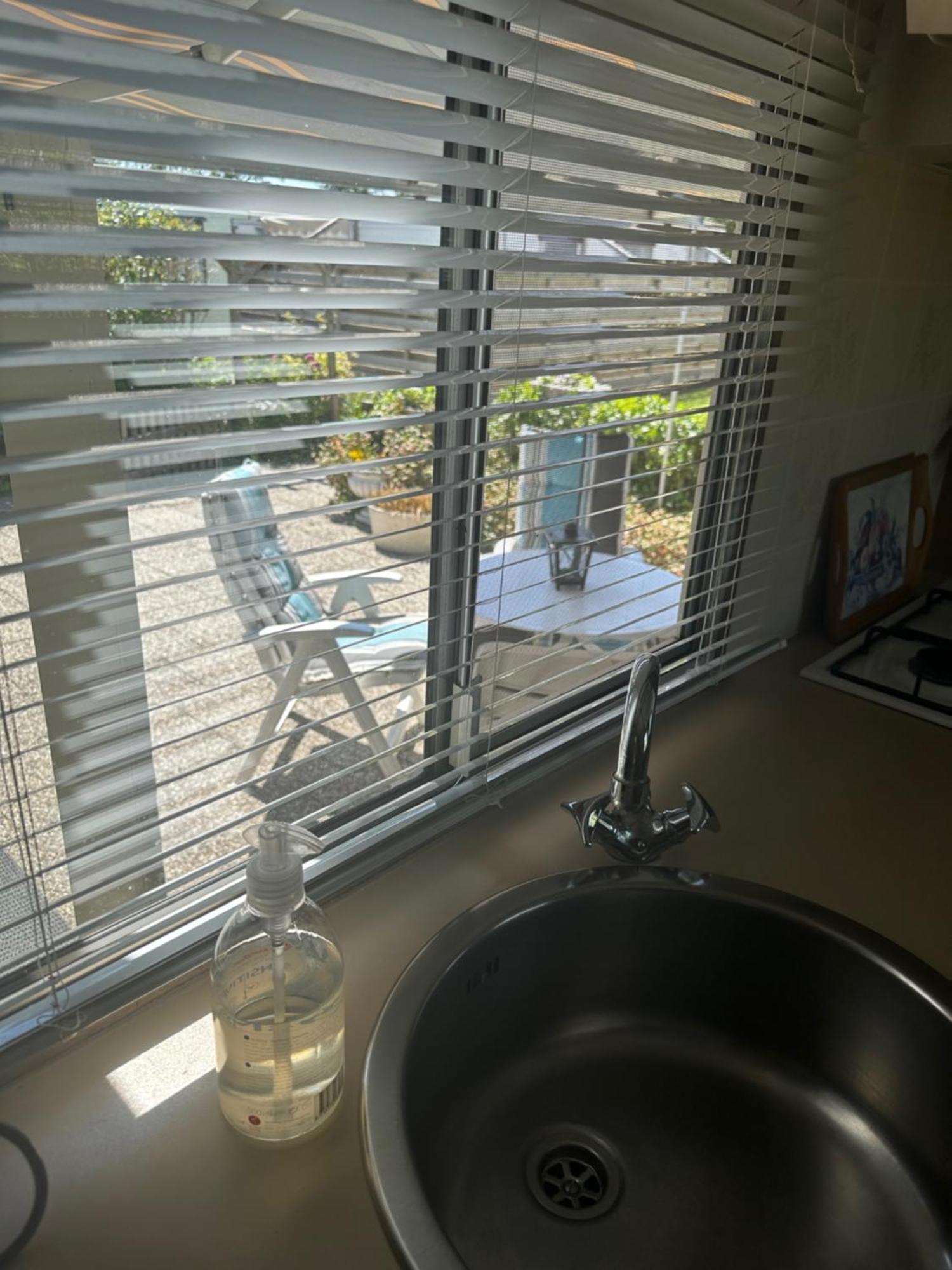 Gezellige Stacaravan Met Groot, Zonnig Terras! Belt-Schutsloot Luaran gambar
