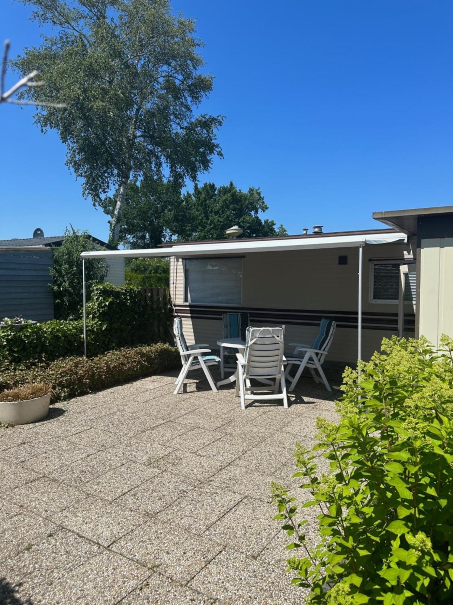 Gezellige Stacaravan Met Groot, Zonnig Terras! Belt-Schutsloot Luaran gambar
