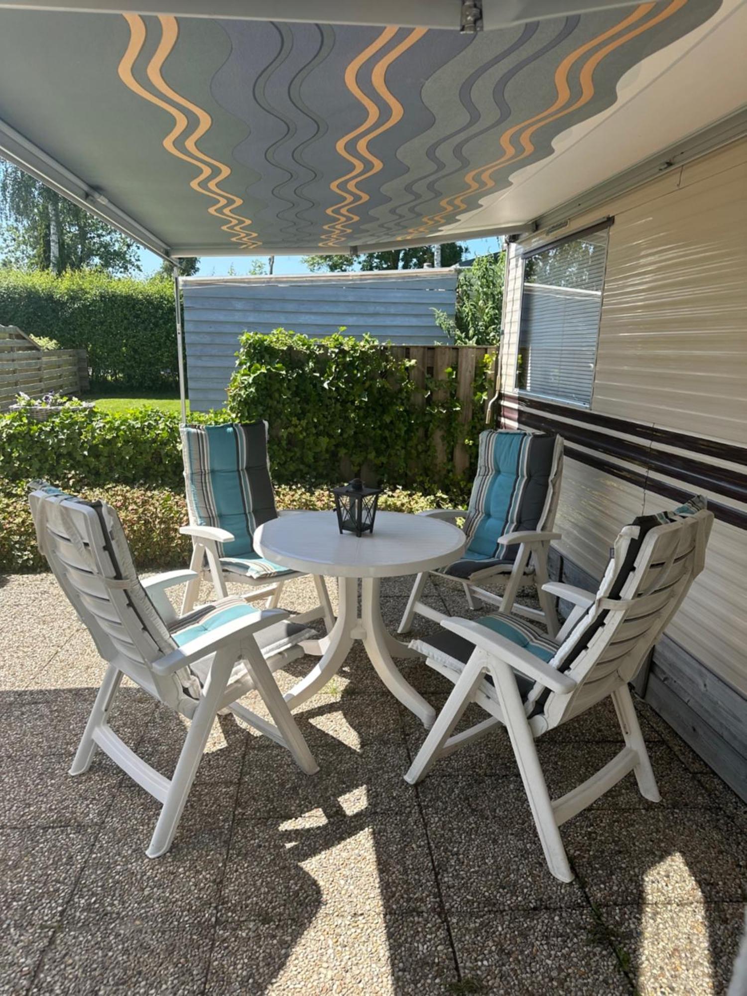 Gezellige Stacaravan Met Groot, Zonnig Terras! Belt-Schutsloot Luaran gambar